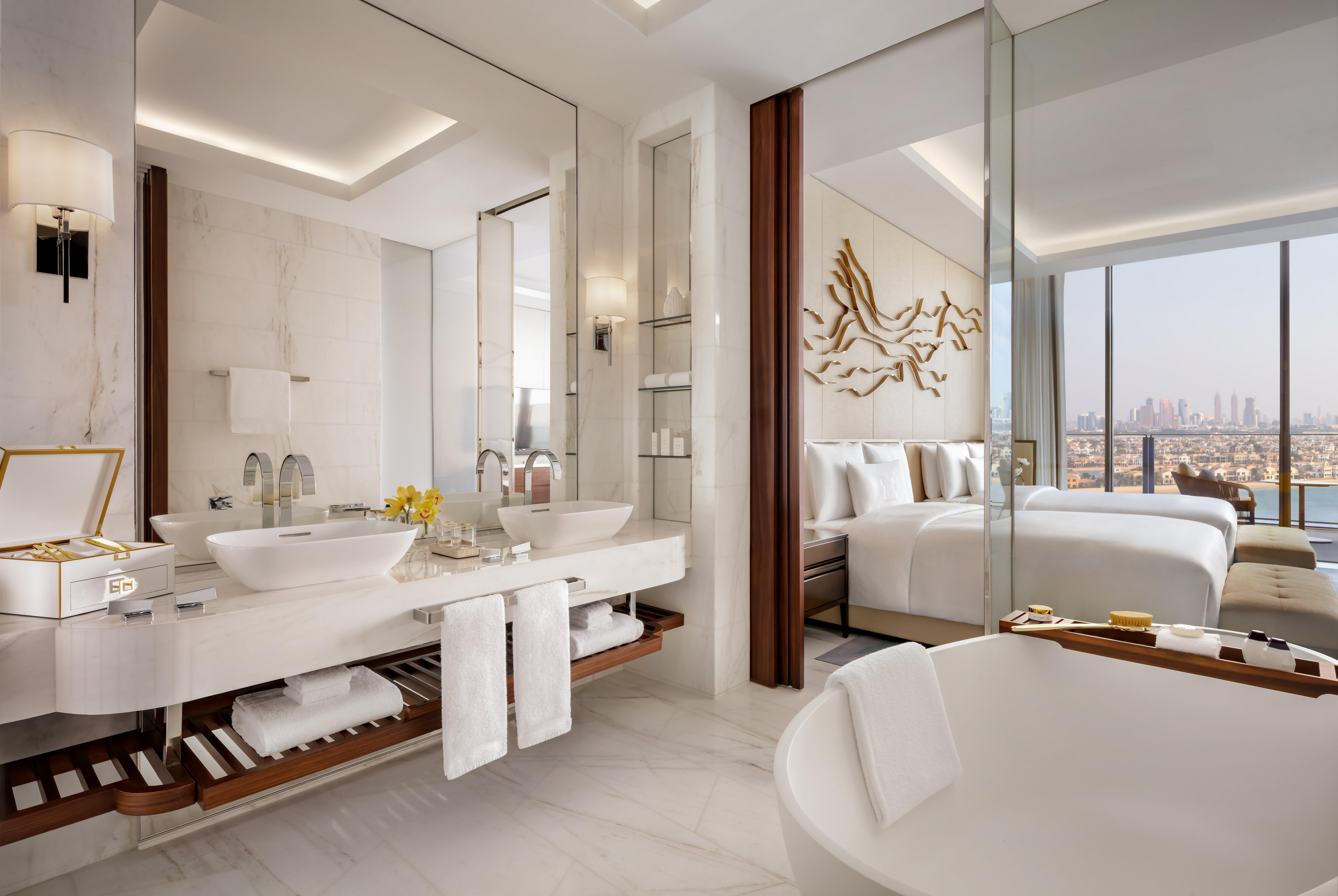Palmscape Queen Bathroom