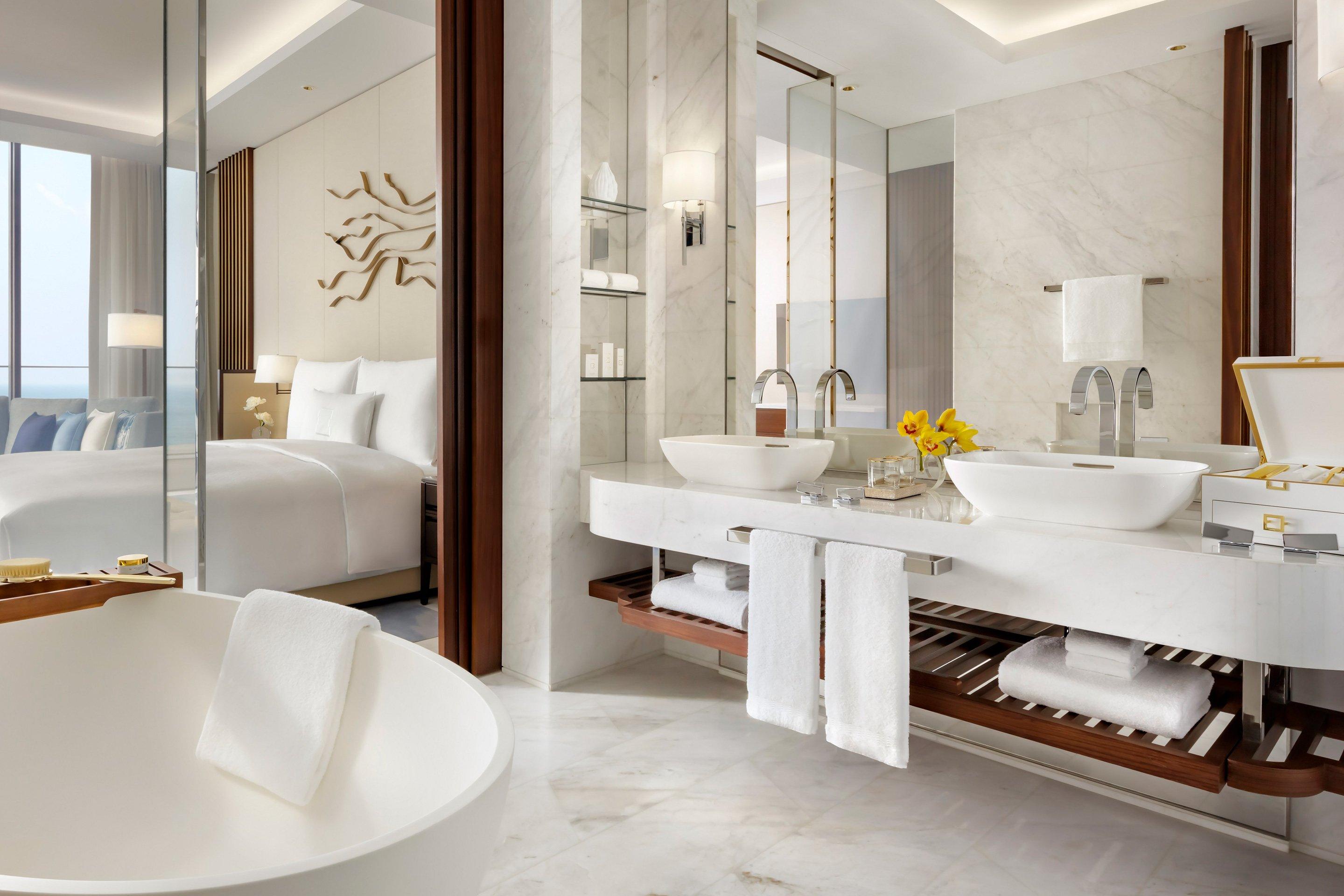 Royal Club Queen Sea View Bathroom