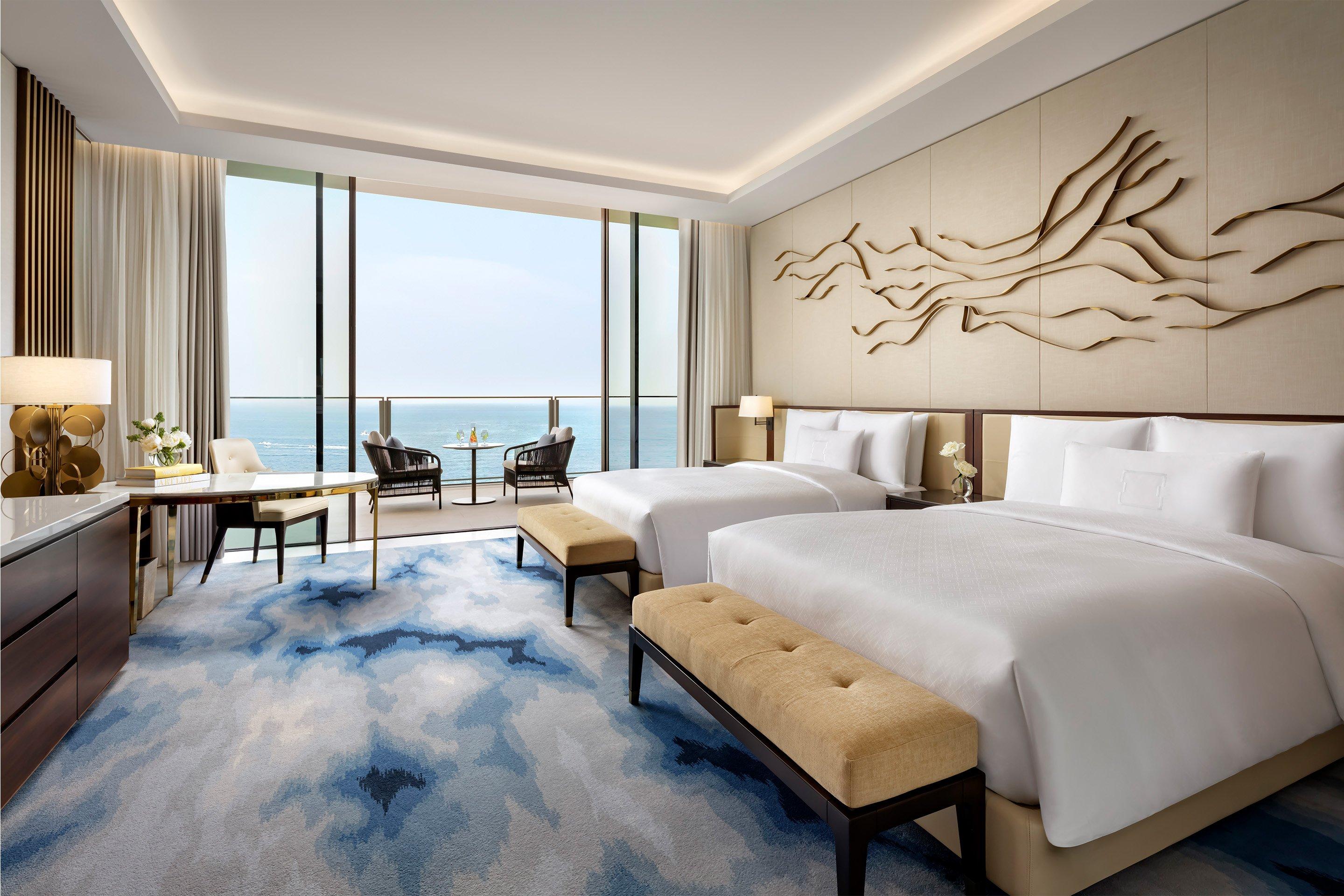 Royal Club Queen Room Palm View