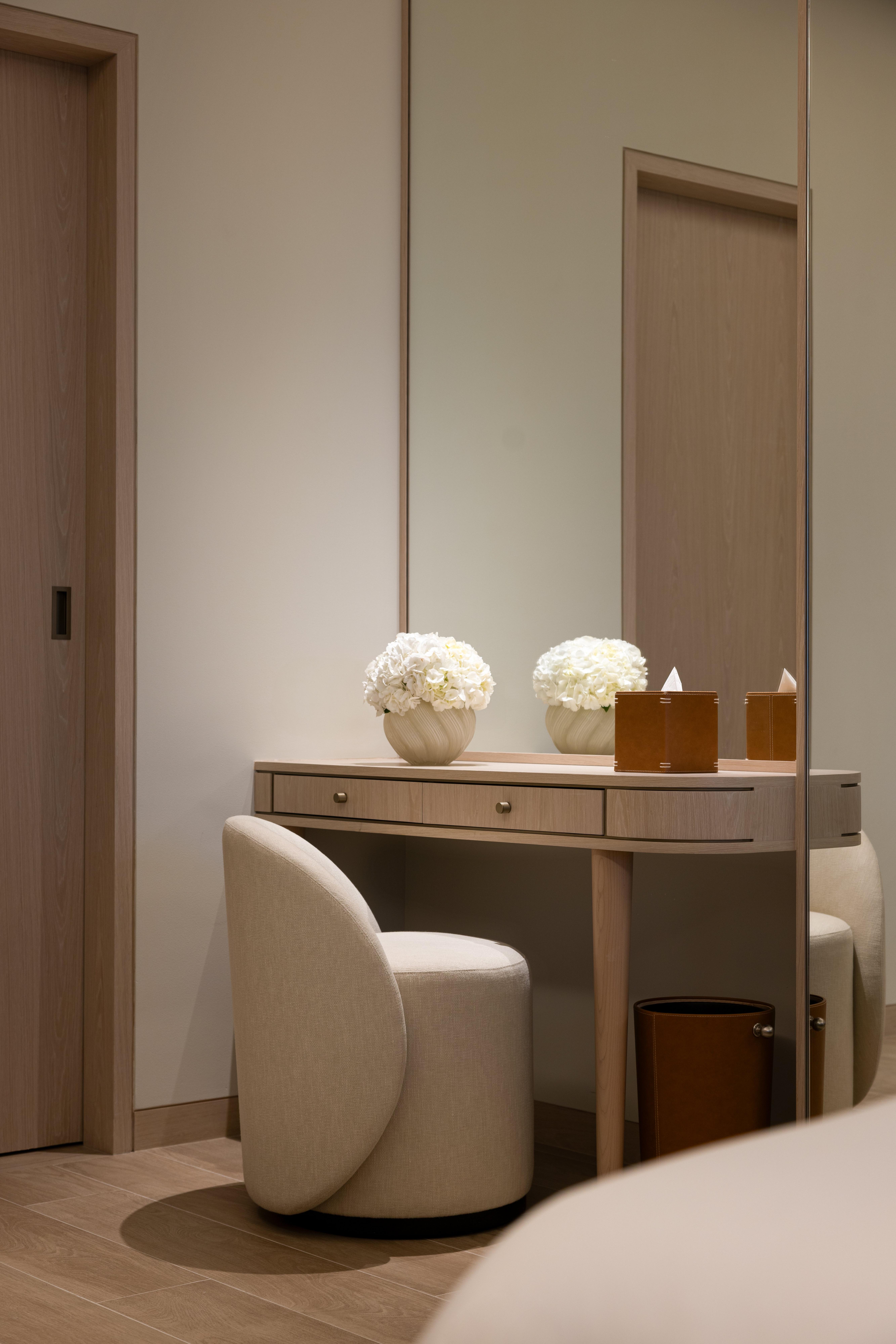 Room desk The meydan hotel