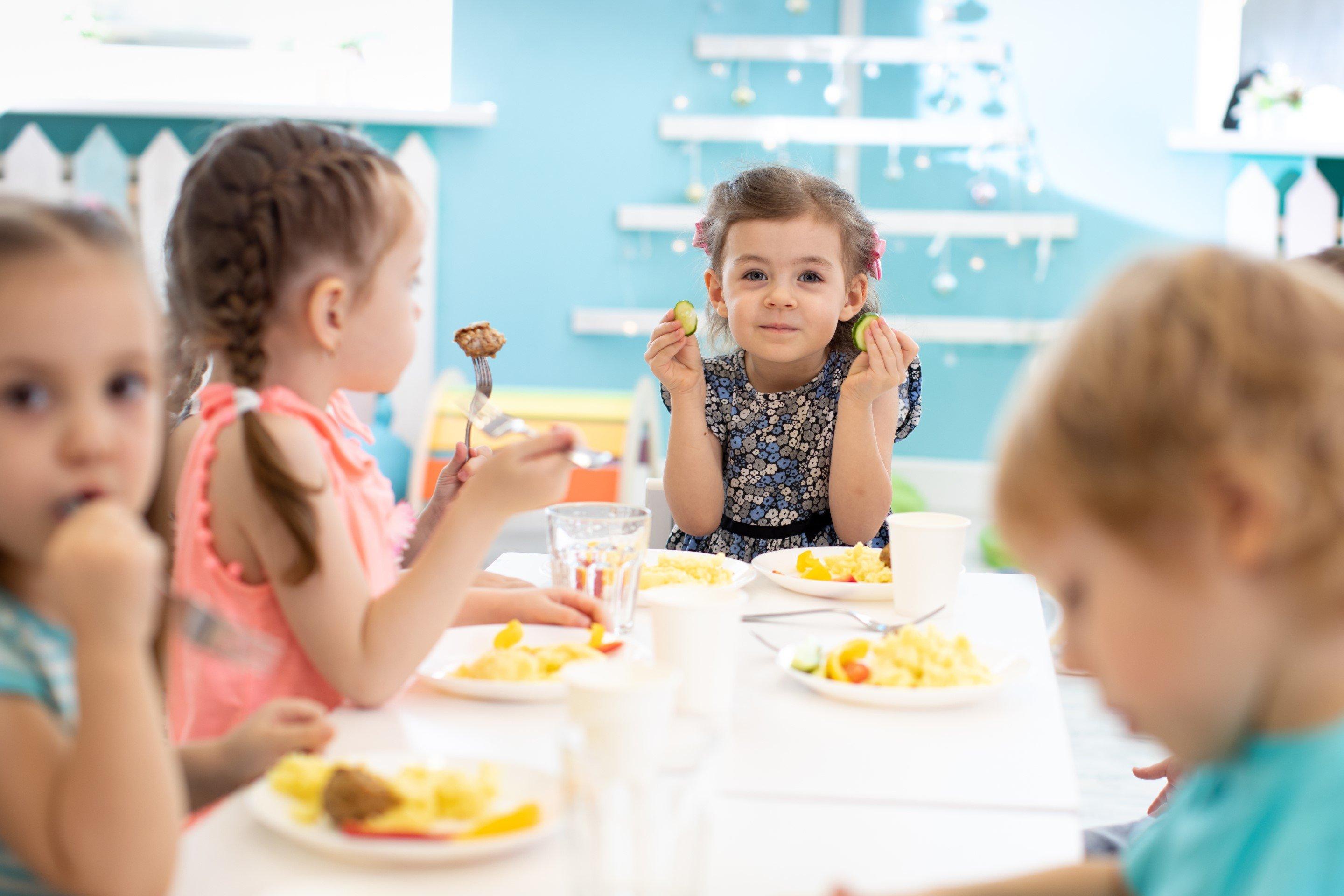 Kids Eating 