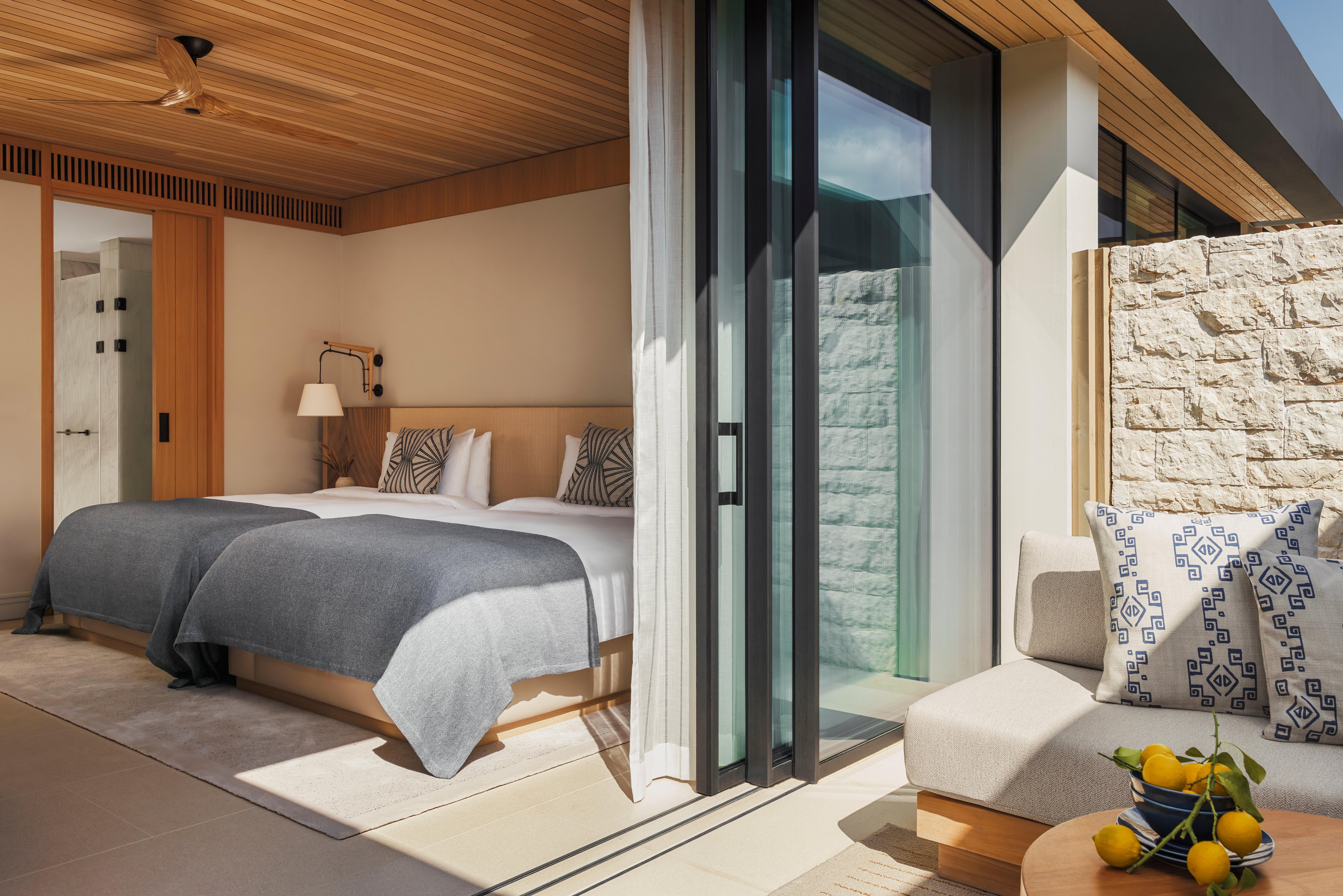 Suite bedroom