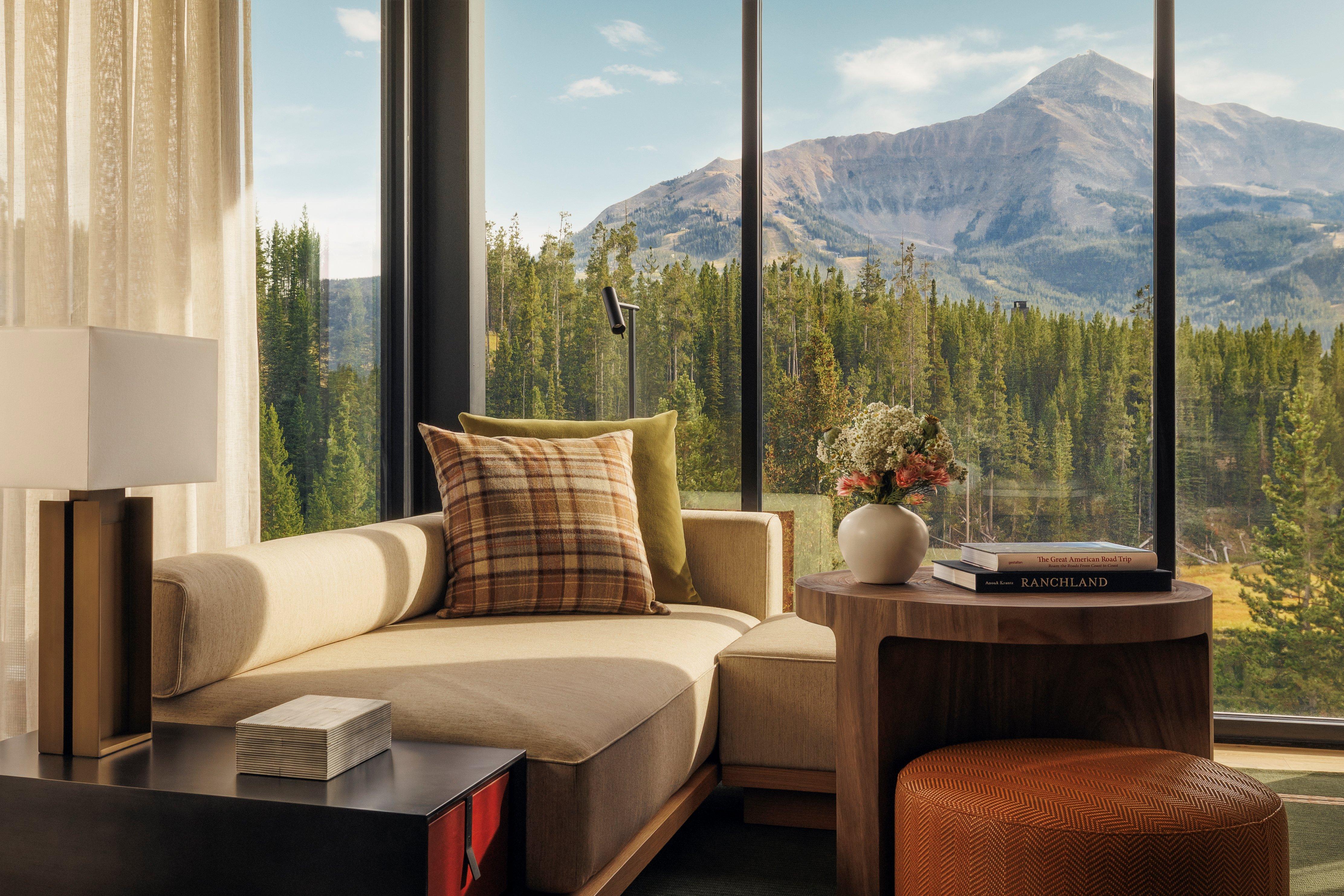 King Suite Living Vignette