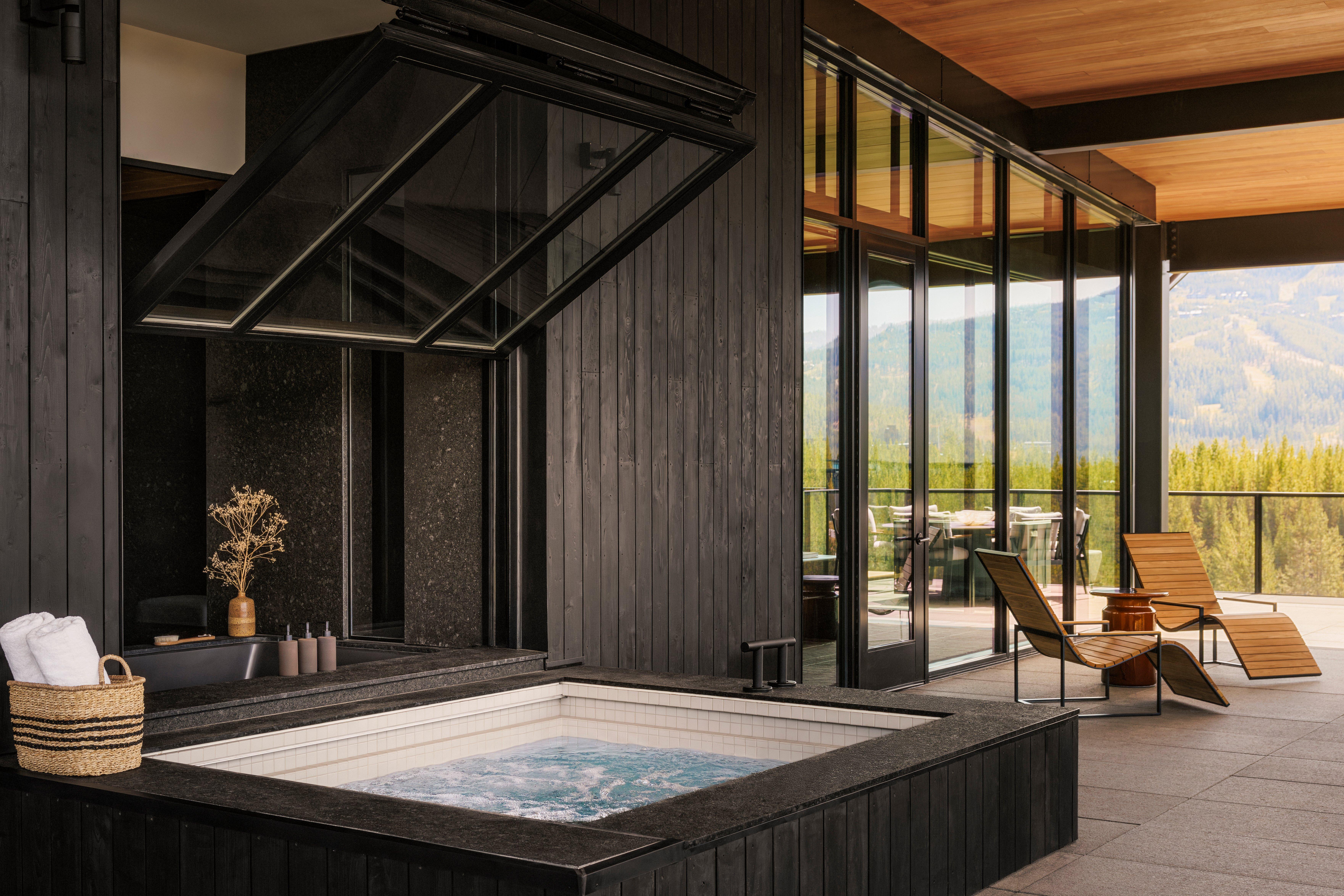 Big Sky Suite Terrace Hot Tub