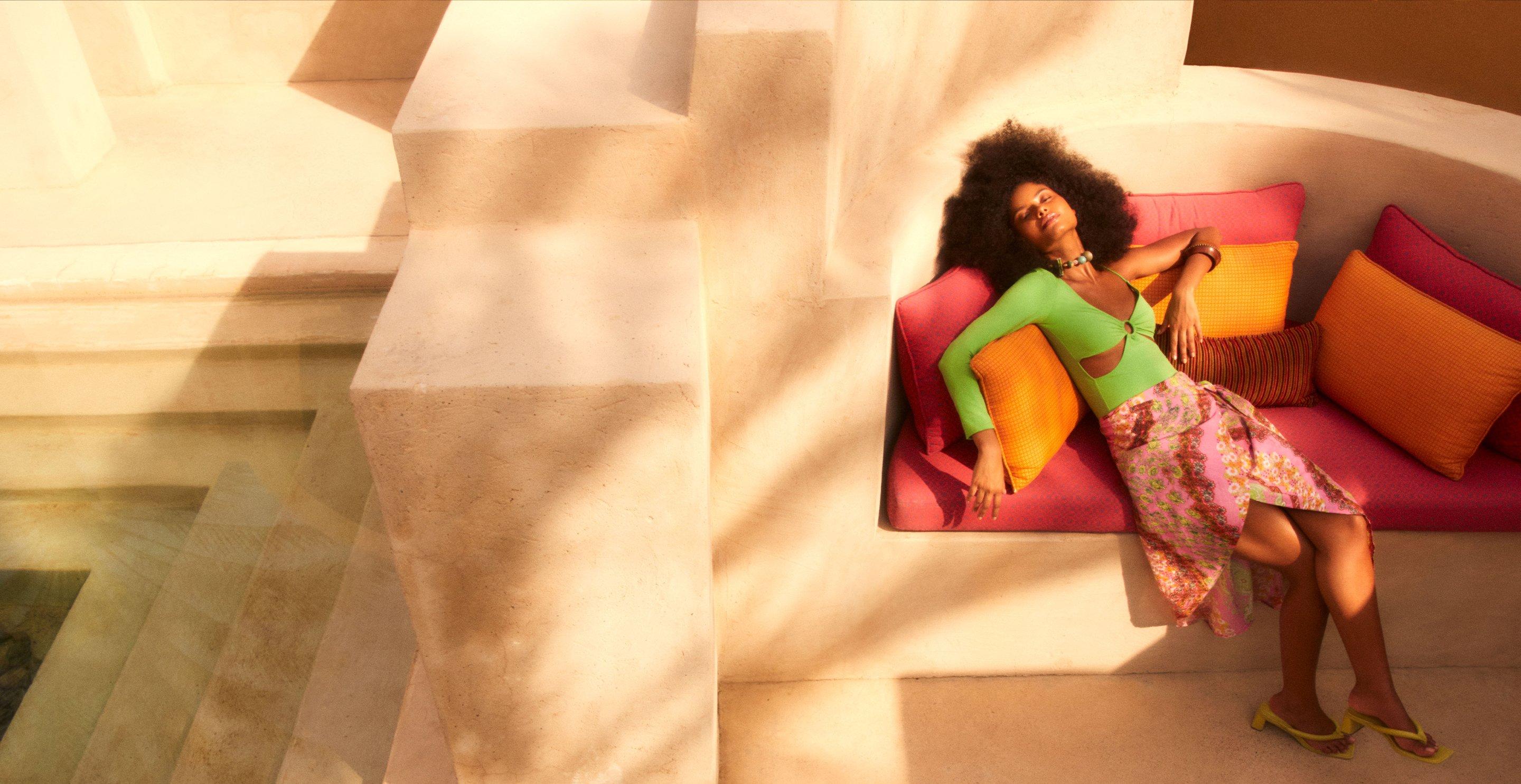 bab-al-shams-lifestyle-pond-woman-1